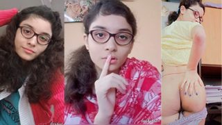 Sexy Young Slim Bengali Gf Showing Boobs & Pussy